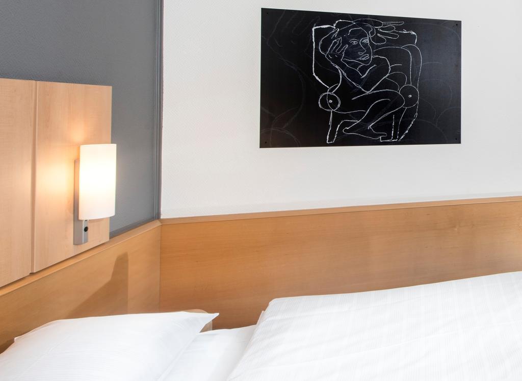 فندق Ibis Kassel ميلسُنْغِن الغرفة الصورة