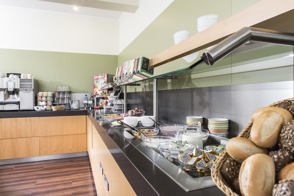 فندق Ibis Kassel ميلسُنْغِن المطعم الصورة